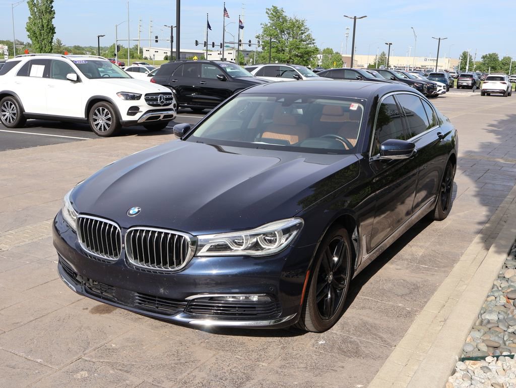 Used 2016 BMW 750i xDrive AWD/4WD image 4