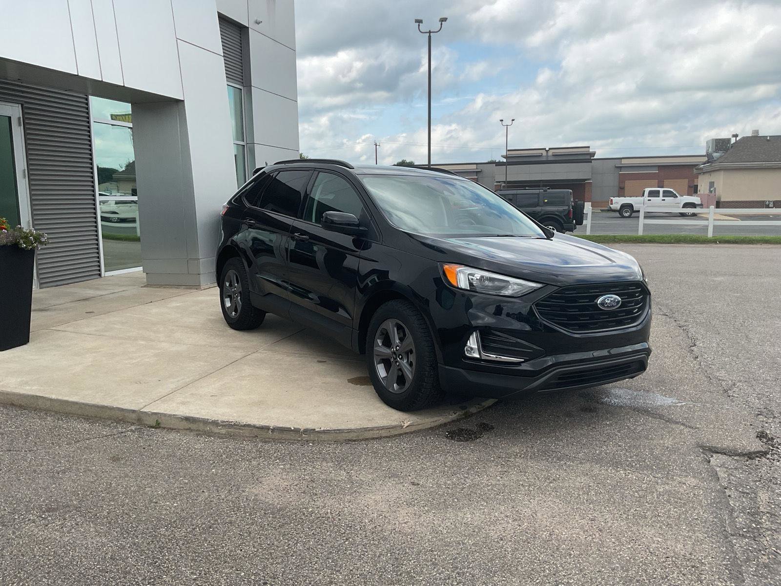 Used 2023 Ford Edge SEL w/ Sport Appearance Package image 7