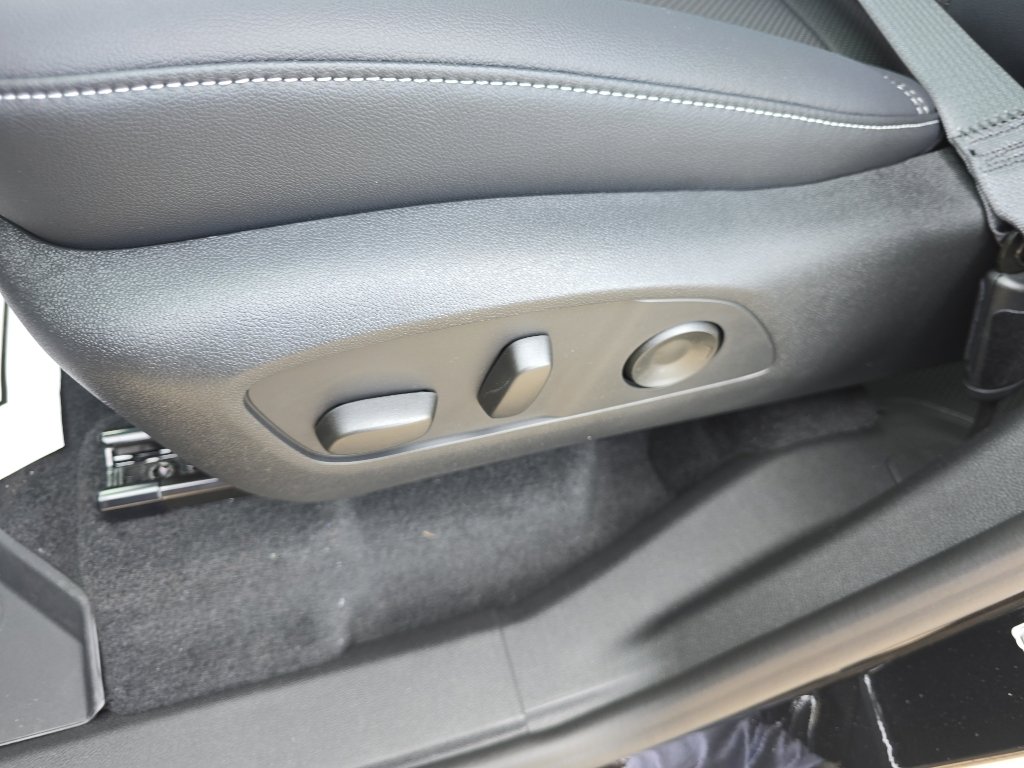 New 2026 Chevrolet Traverse LT w/ Enhanced Driving Package FWD image 21