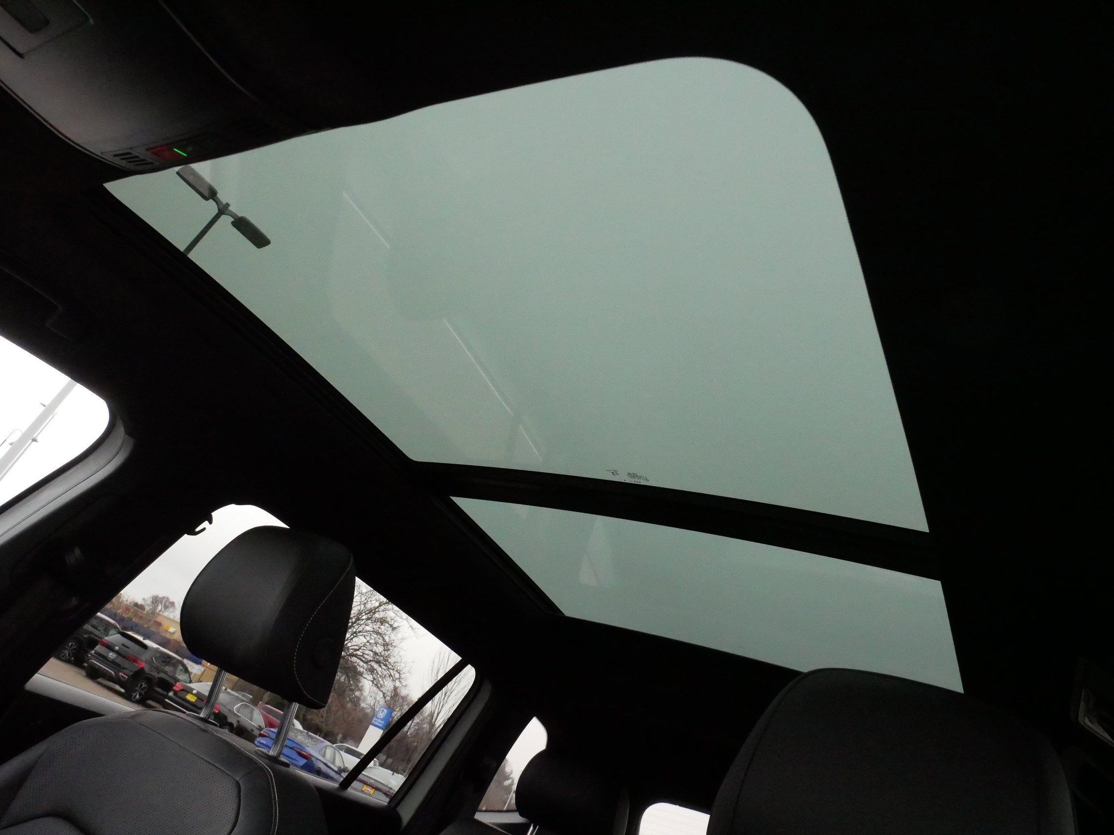 Used 2023 Volkswagen Tiguan SEL R-Line image 35