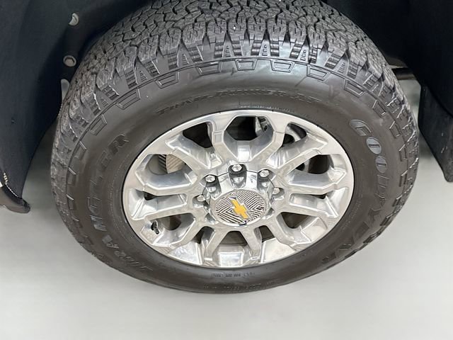 Used 2025 Chevrolet Silverado 2500 LTZ w/ LTZ Premium Package image 34