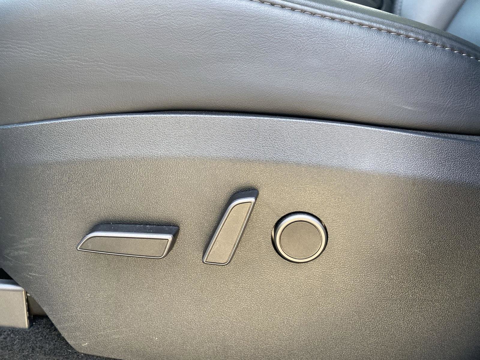 Used 2023 Tesla Model Y AWD image 11