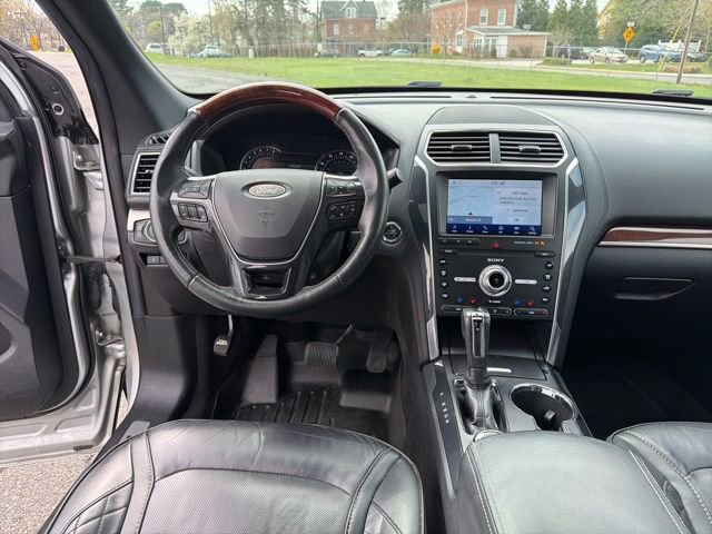 Used 2019 Ford Explorer Platinum image 17