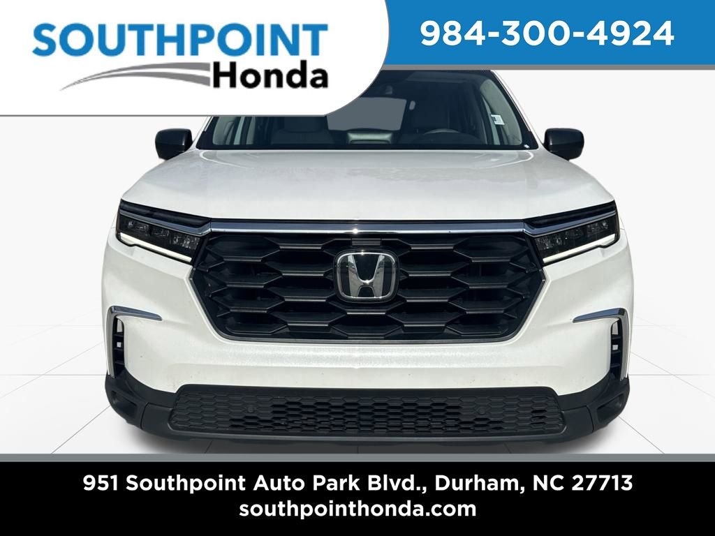 Used 2023 Honda Pilot LX image 2