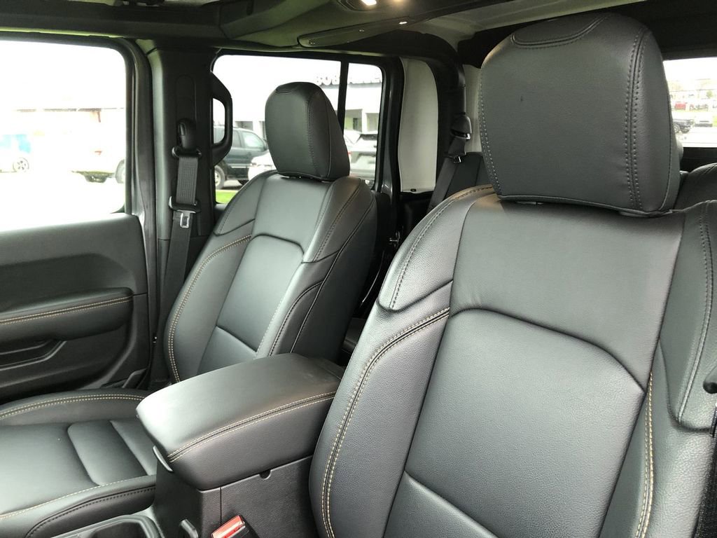 Used 2025 Jeep Gladiator Sport AWD/4WD image 21