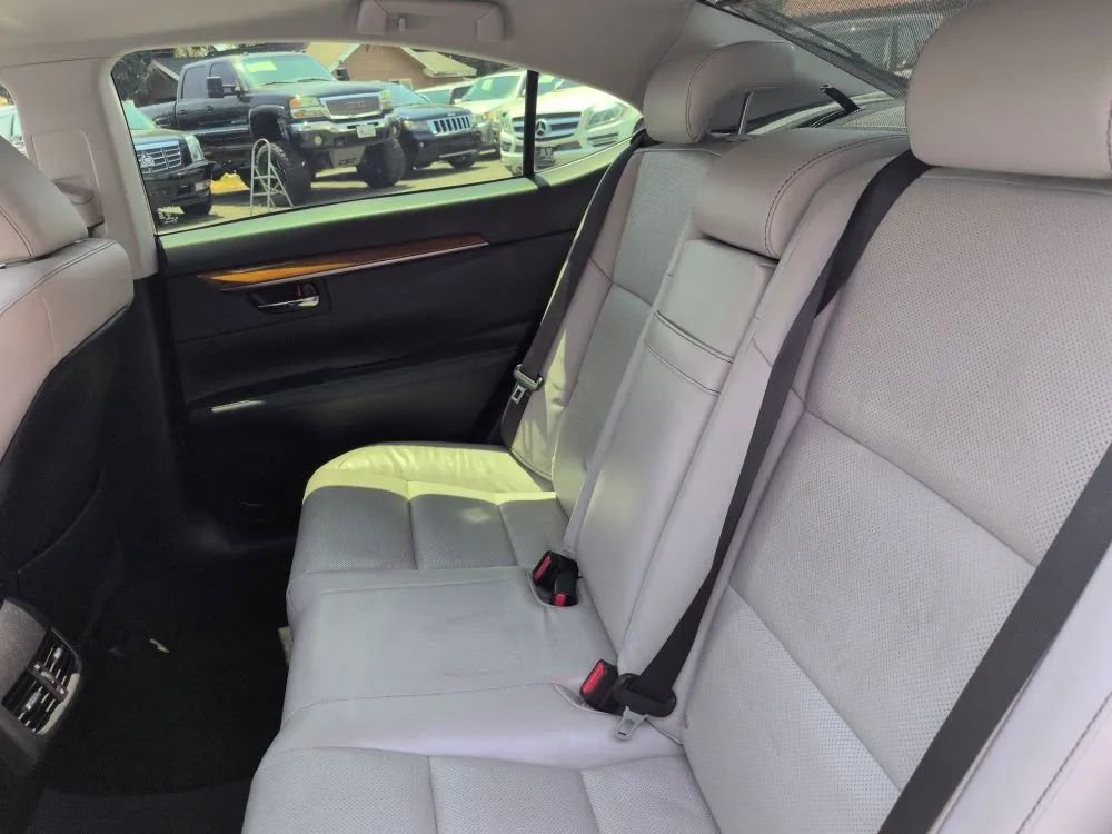 Used 2015 Lexus ES 300h image 20