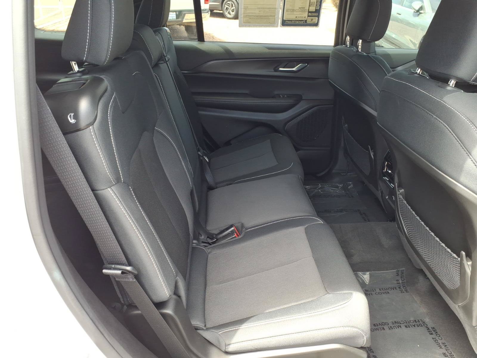 Used 2025 Jeep Grand Cherokee L Laredo AWD/4WD image 13