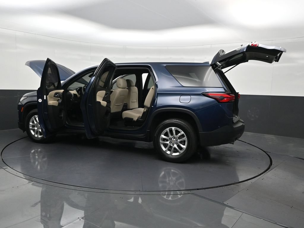 Used 2023 Chevrolet Traverse LS FWD image 35