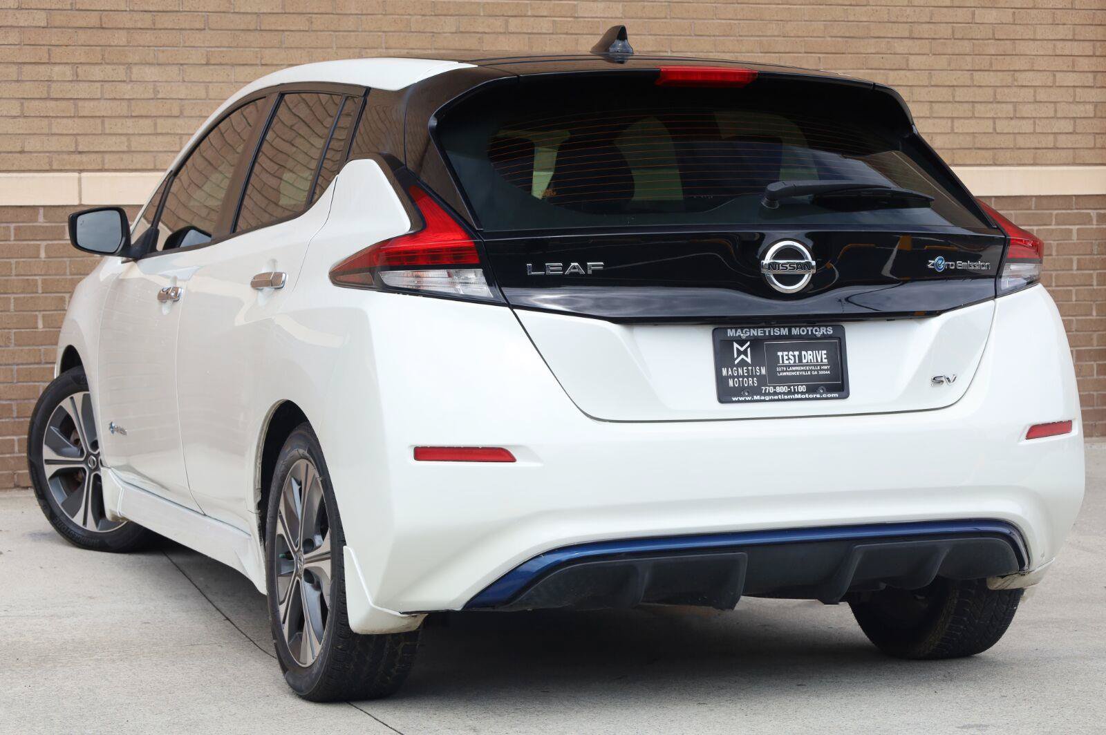 Used 2018 Nissan Leaf SV w/ SV Technology Package FWD image 8