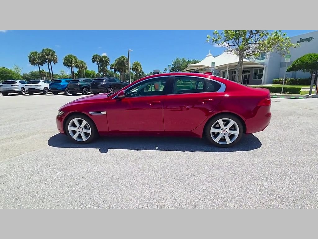 Used 2017 Jaguar XE Premium RWD image 10
