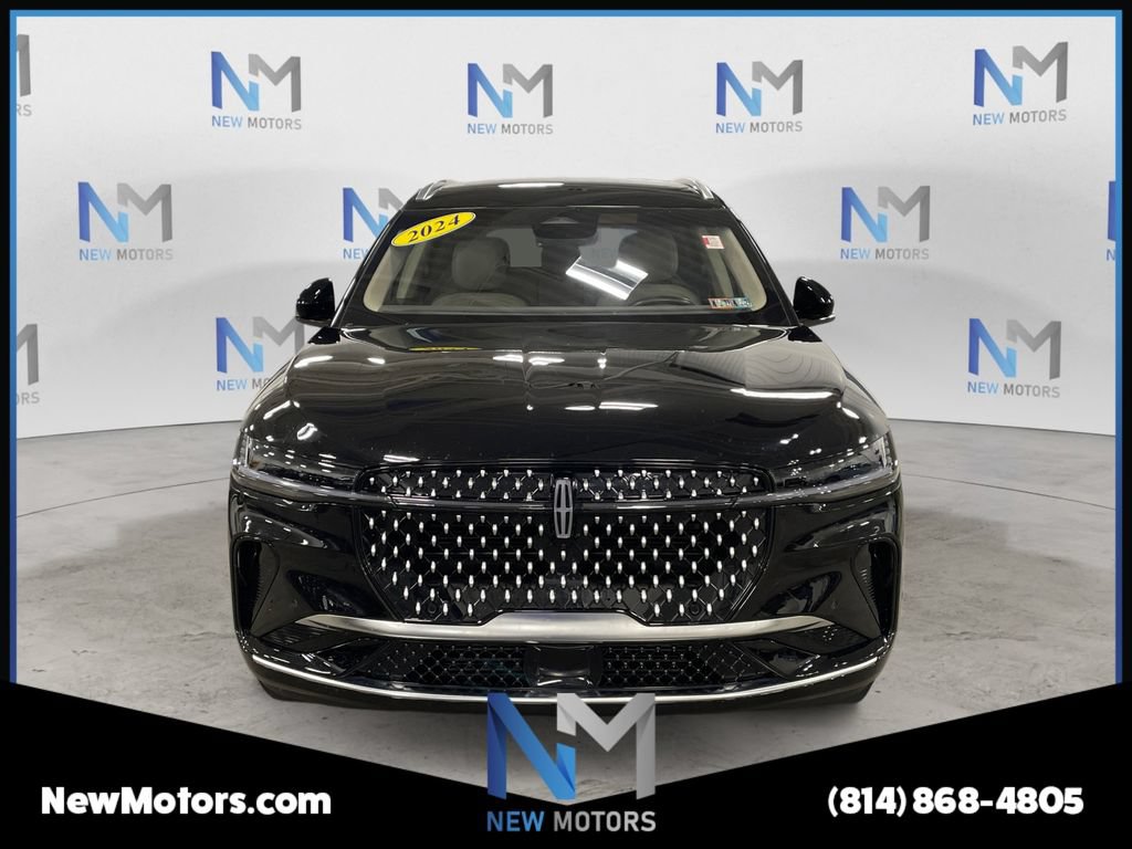 Used 2024 Lincoln Nautilus Reserve AWD/4WD image 8