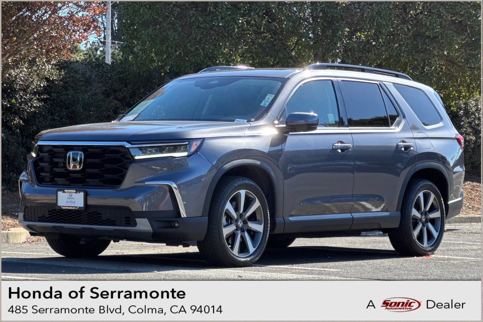 Used 2025 Honda Pilot Touring image 1