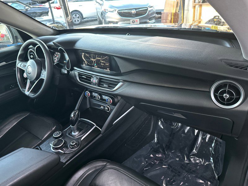 Used 2018 Alfa Romeo Stelvio AWD image 28