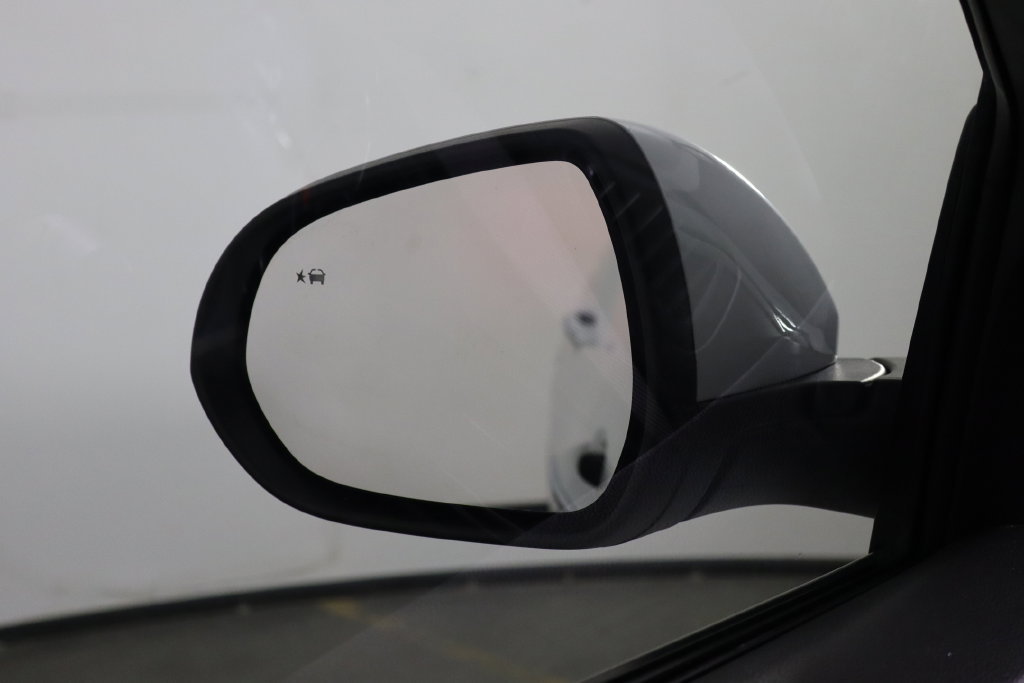 Used 2022 Buick Encore GX Essence w/ Experience Buick Package FWD image 40