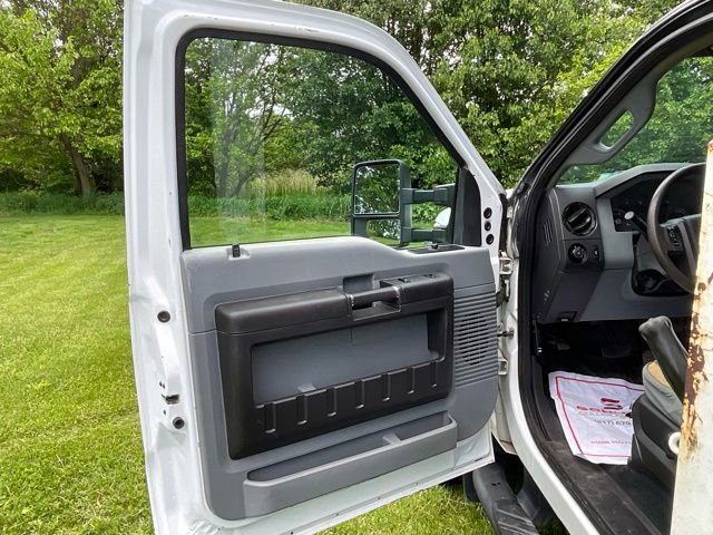 Used 2016 Ford F550 4x4 Regular Cab Super Duty image 9