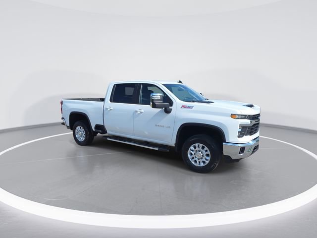 Used 2024 Chevrolet Silverado 2500 LT AWD/4WD image 2