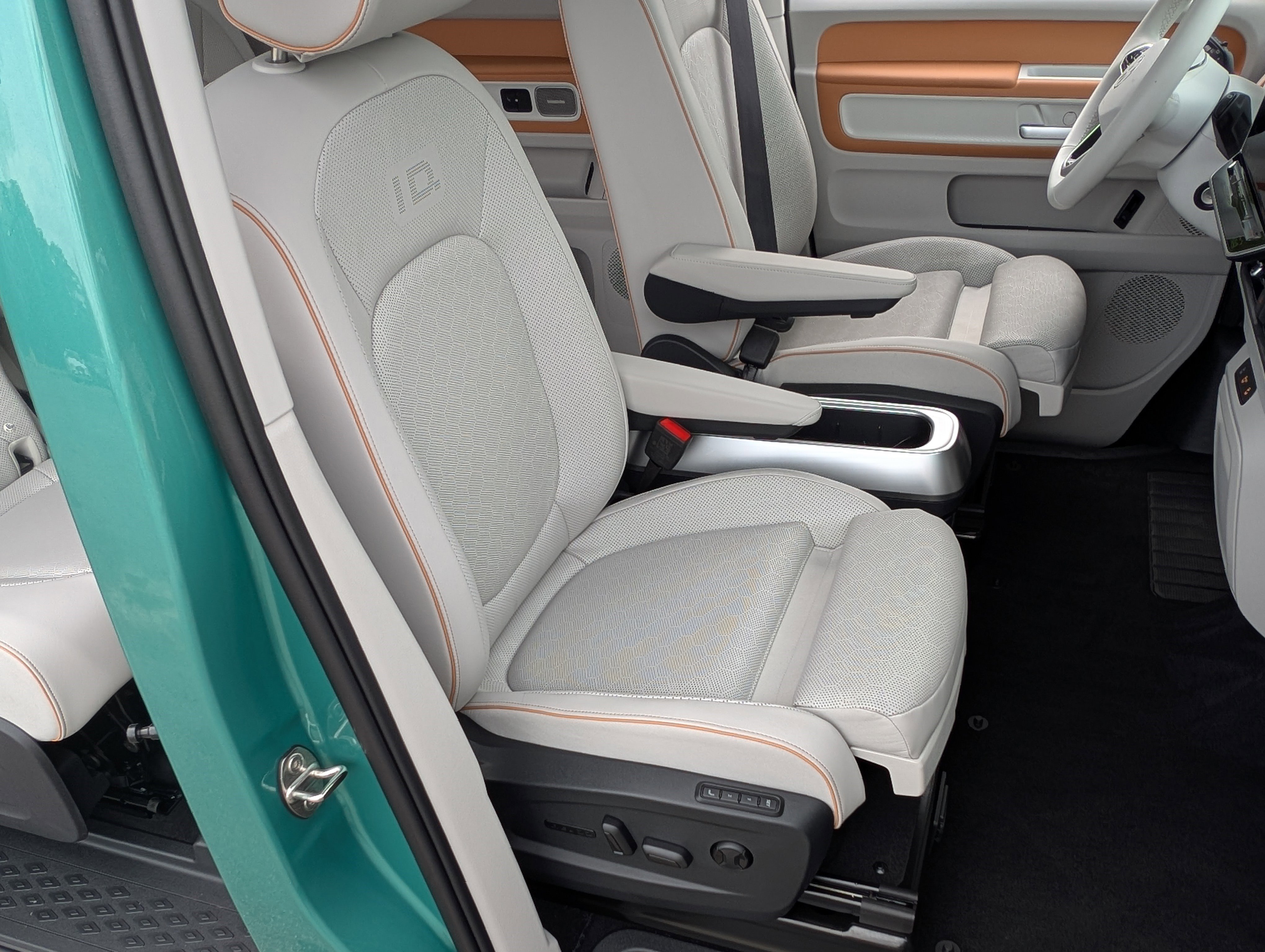Used 2025 Volkswagen ID. Buzz Pro S Plus RWD image 22