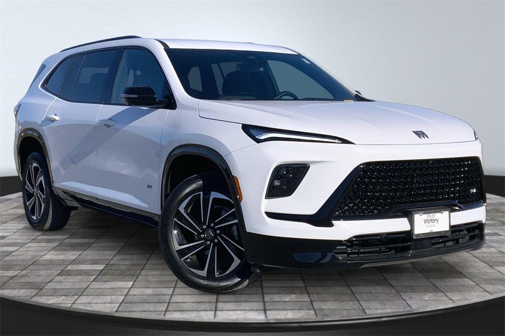 Used 2025 Buick Enclave Sport Touring image 3