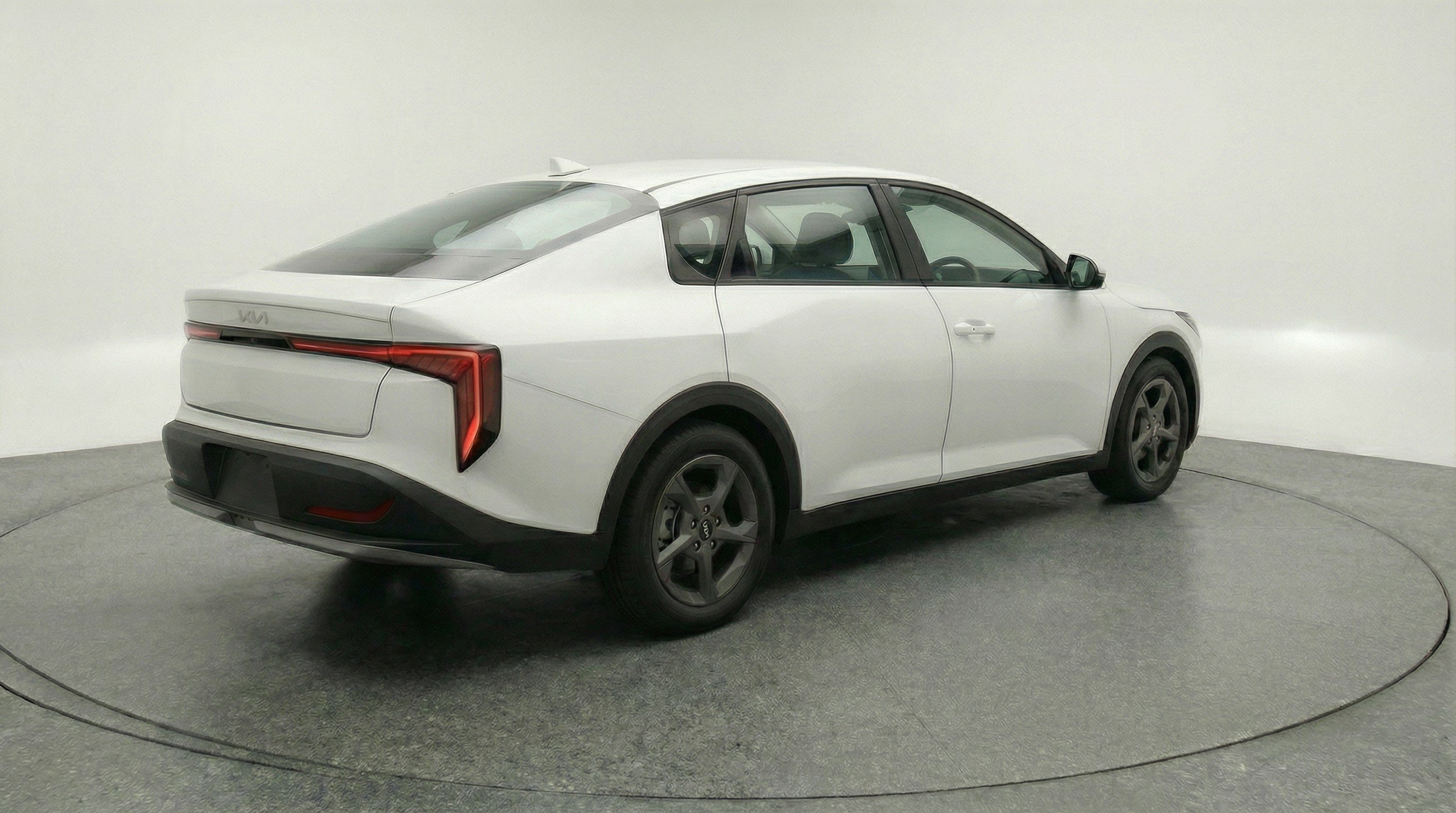 Used 2025 Kia K4 LXS image 9