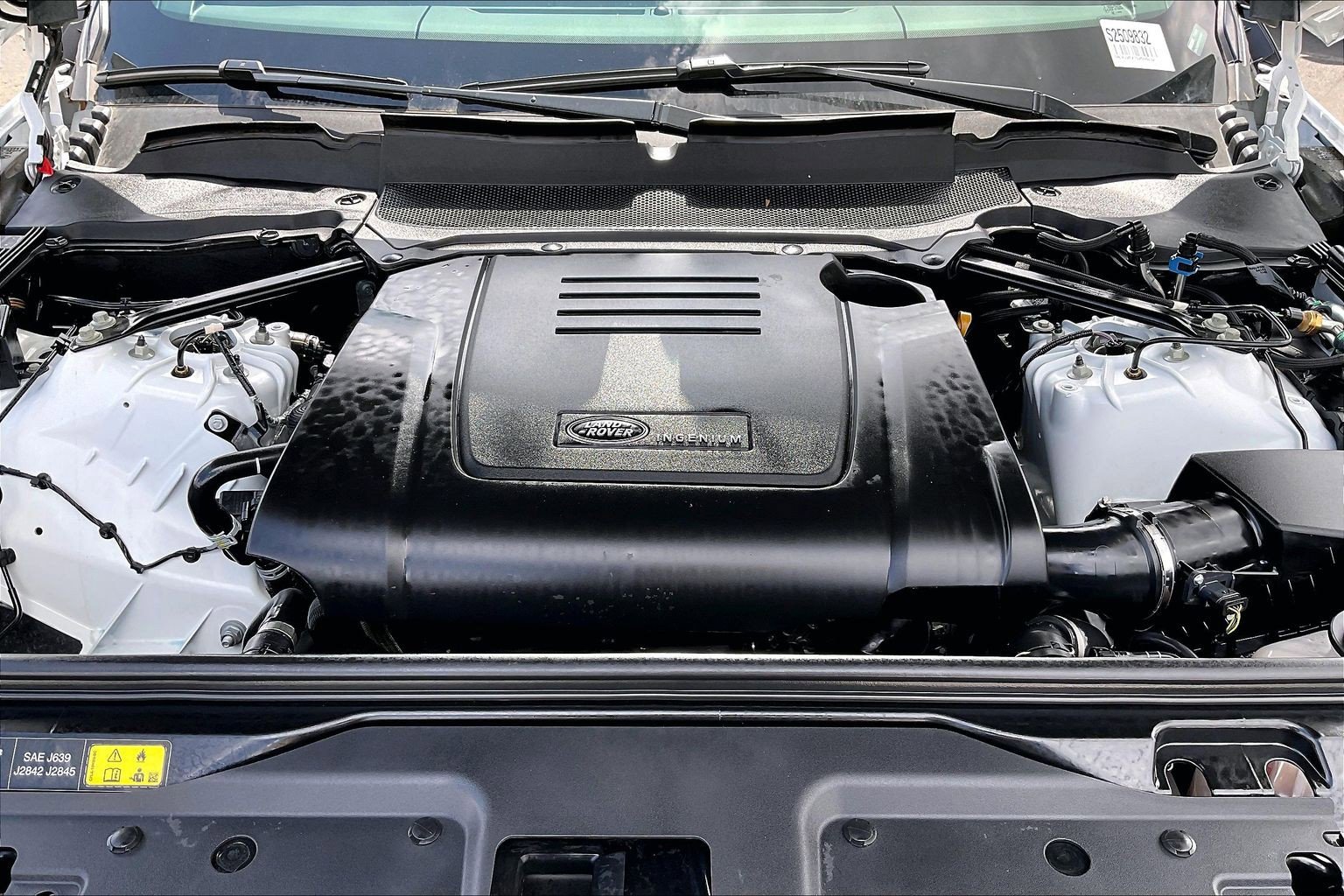 Certified 2025 Land Rover Discovery S AWD/4WD image 28