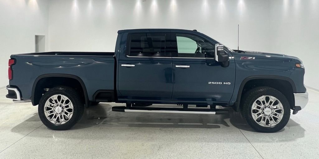 Used 2025 Chevrolet Silverado 2500 LTZ w/ LTZ Premium Package image 6