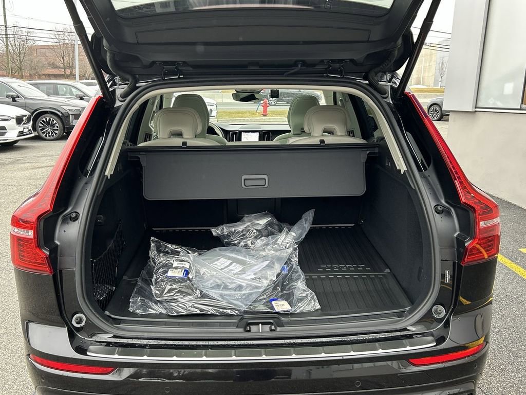 New 2025 Volvo XC60 T8 Core w/ Protection Package Premier image 17