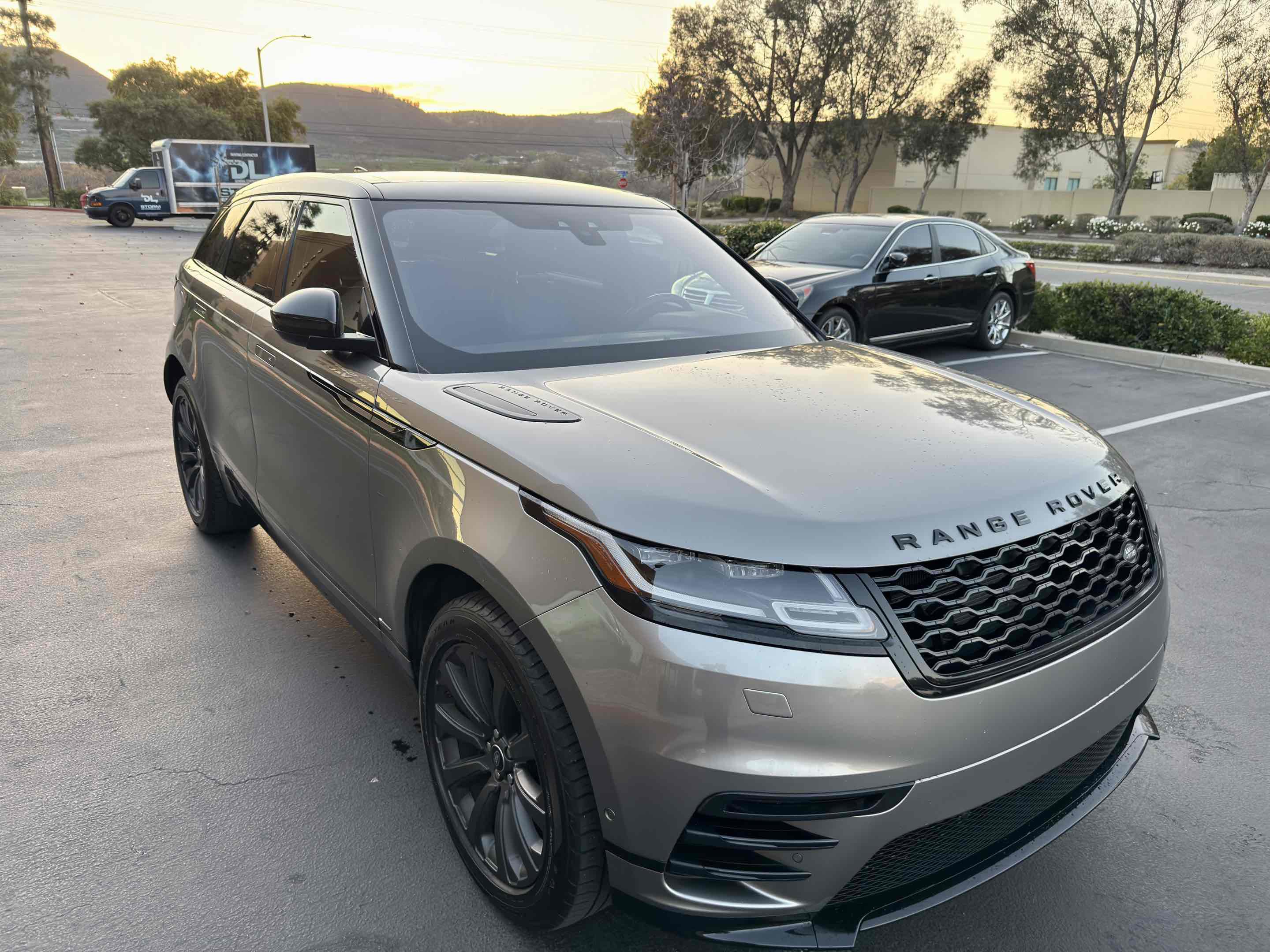Used 2018 Land Rover Range Rover Velar R-Dynamic SE image 10