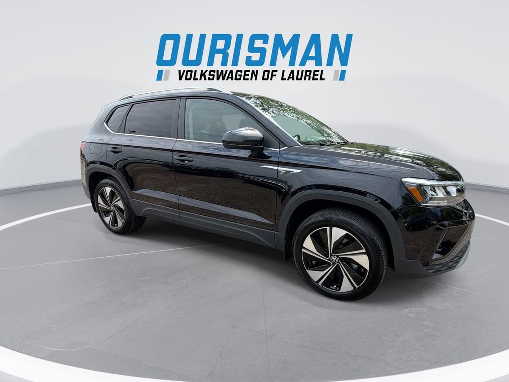 Used 2024 Volkswagen Taos SE AWD/4WD image 2