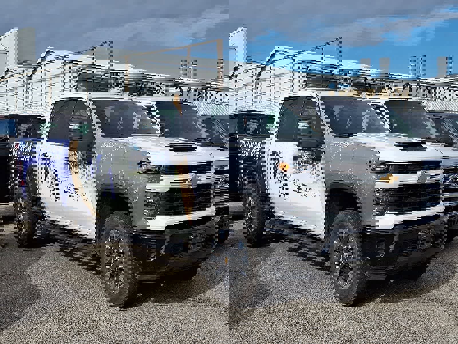 Used 2024 Chevrolet Silverado 2500 Custom w/ Custom Value Package image 2