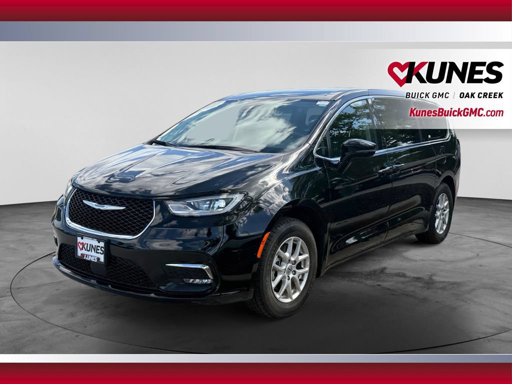 Used 2024 Chrysler Pacifica Touring-L FWD image 5