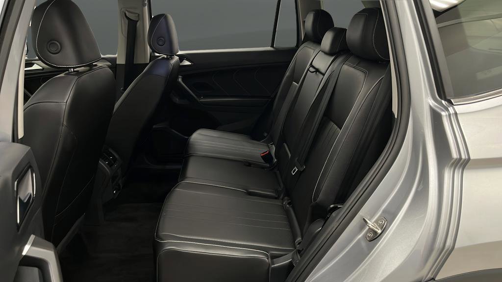 Used 2024 Volkswagen Tiguan SE AWD/4WD image 22