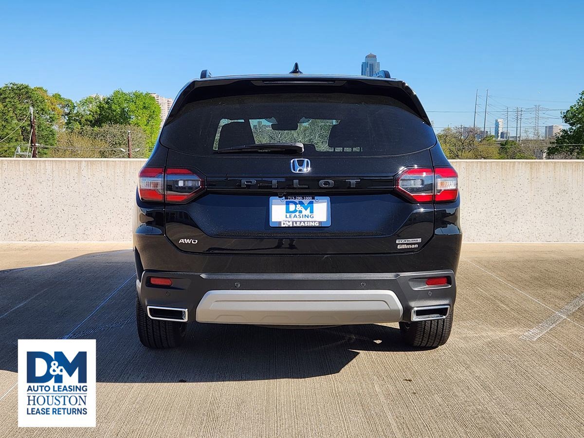 Used 2025 Honda Pilot Touring image 7