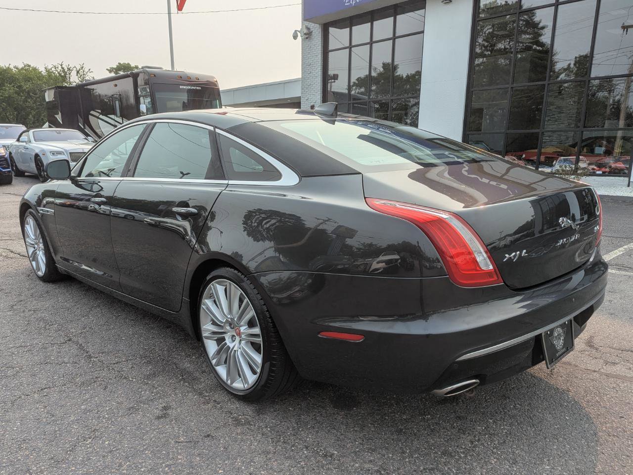 Used 2017 Jaguar XJ L Supercharged image 10