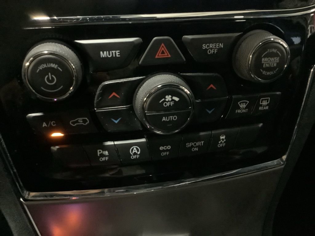 Certified 2020 Jeep Grand Cherokee Altitude AWD/4WD image 33