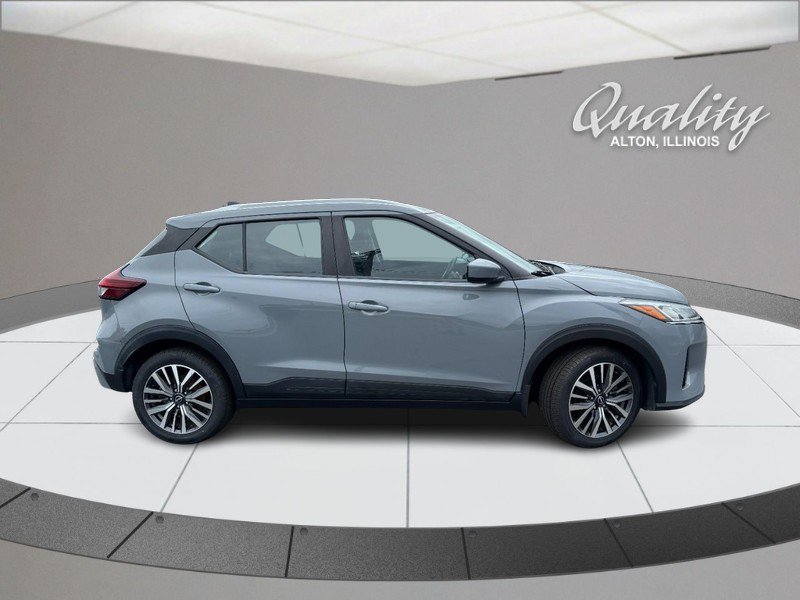 Used 2022 Nissan Kicks SV FWD image 3
