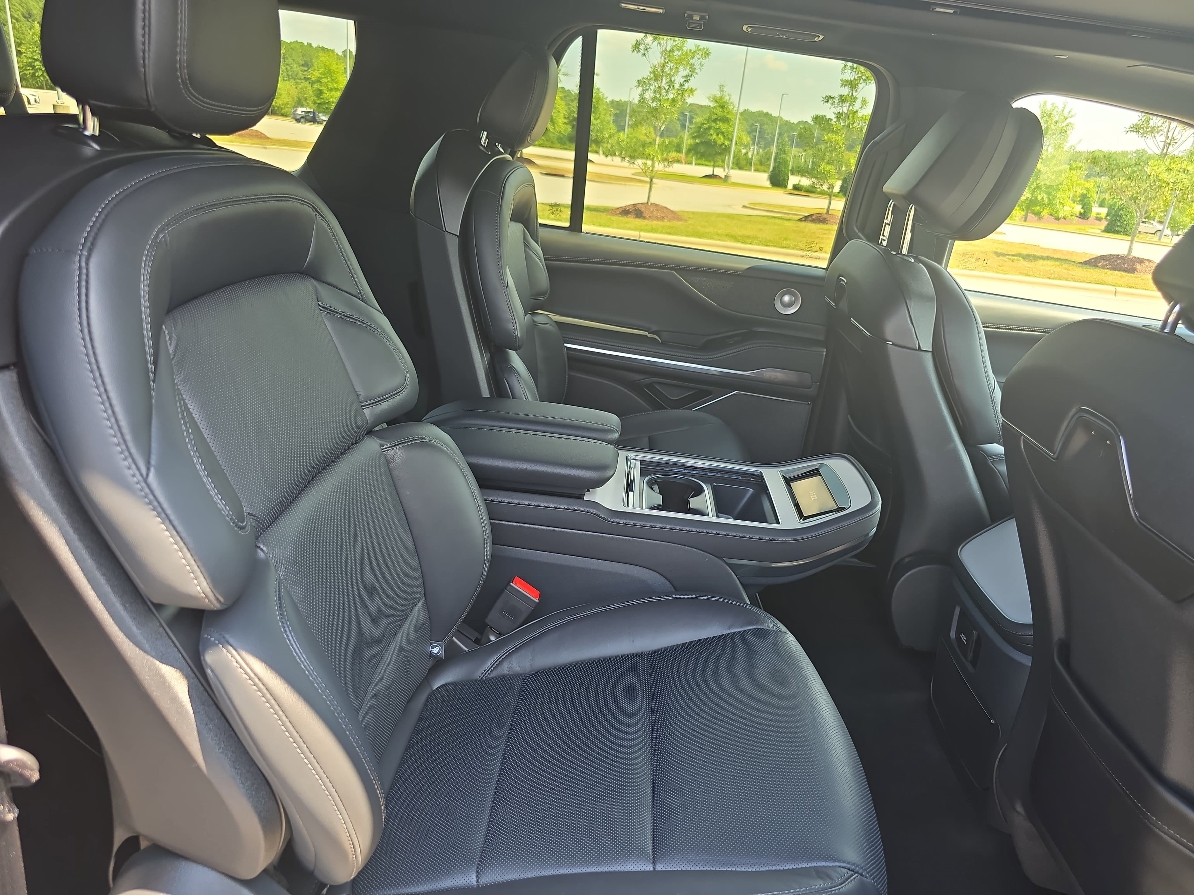 New 2026 Lincoln Navigator L Reserve w/ Jet Appearance Package AWD/4WD image 12
