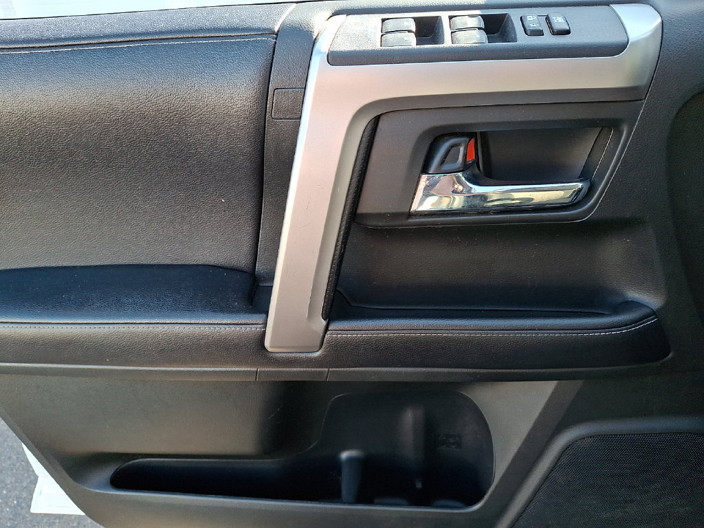 Used 2018 Toyota 4Runner SR5 AWD/4WD image 13