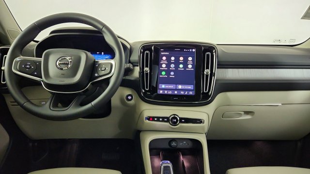 New 2026 Volvo XC40 B5 Plus w/ Climate Package AWD/4WD image 25