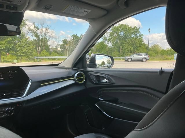 Used 2024 Chevrolet Trax LT w/ Driver Confidence Package FWD image 28