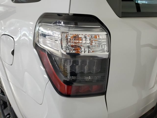 Used 2017 Toyota 4Runner TRD Off-Road AWD/4WD image 32
