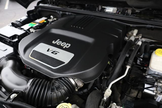 Used 2018 Jeep Wrangler Unlimited Rubicon w/ Connectivity Group AWD/4WD image 9
