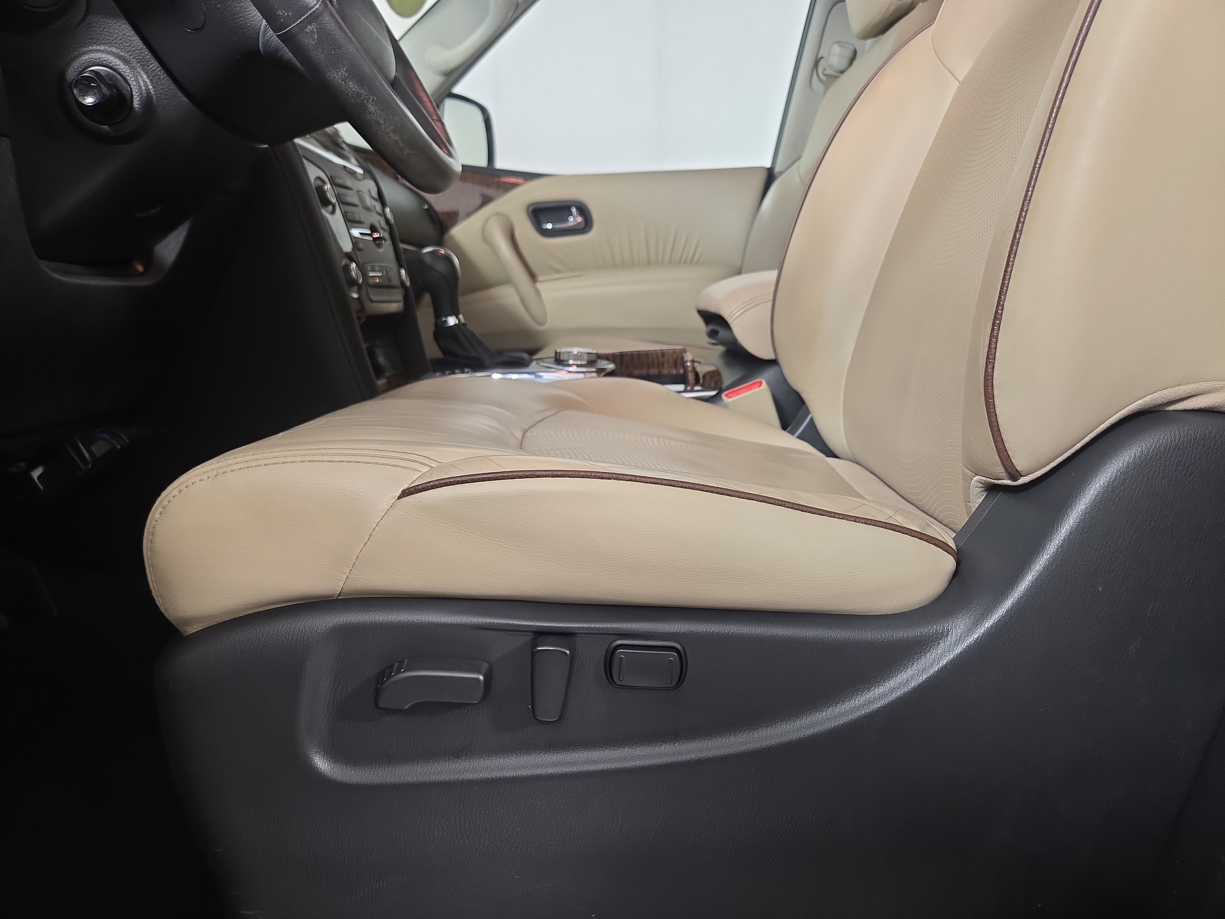 Used 2017 Nissan Armada SL w/ Interior Lighting Package image 30