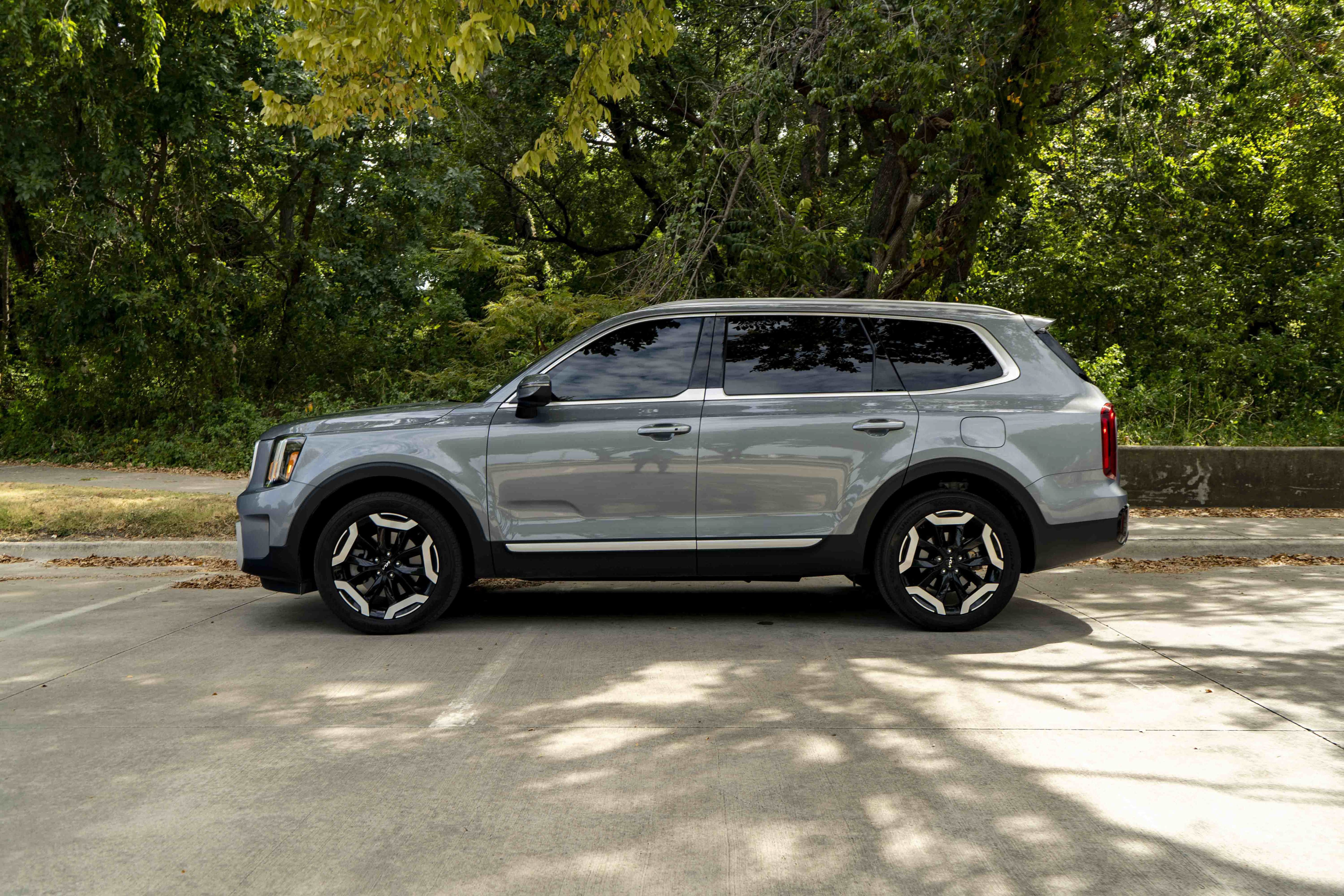 Used 2025 Kia Telluride S FWD image 6