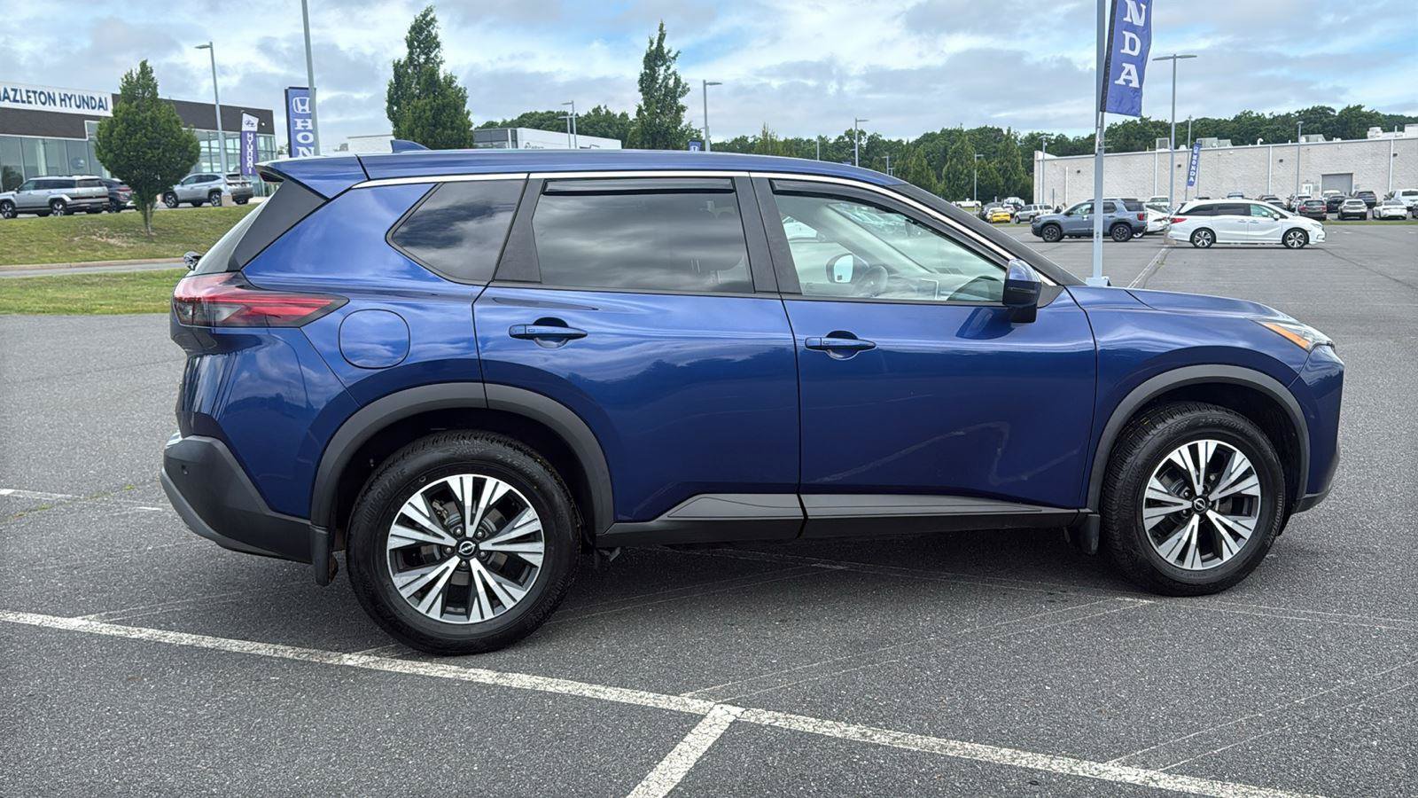 Used 2022 Nissan Rogue SV FWD image 4