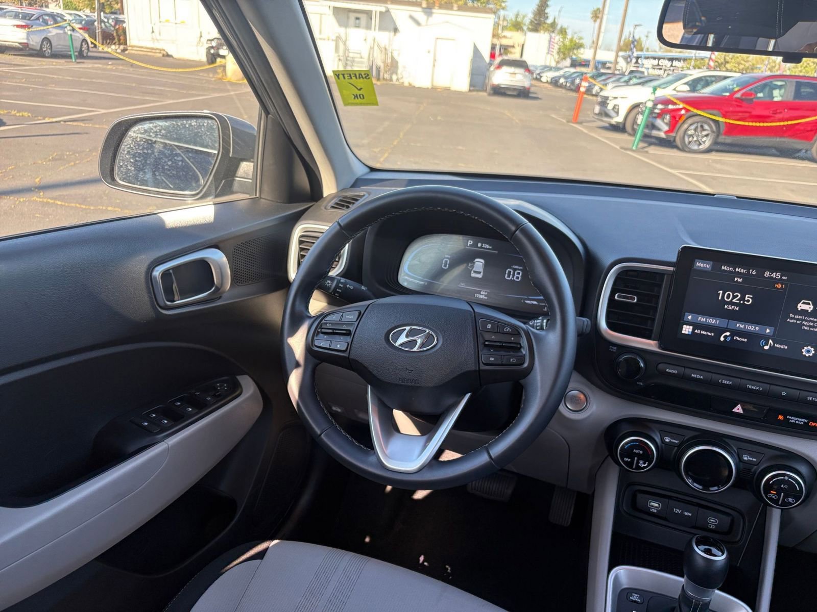 Used 2025 Hyundai Venue SEL image 34