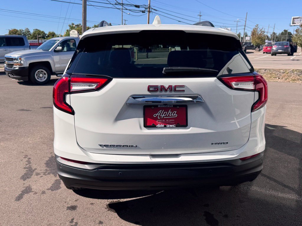Used 2024 GMC Terrain SLE AWD/4WD image 4
