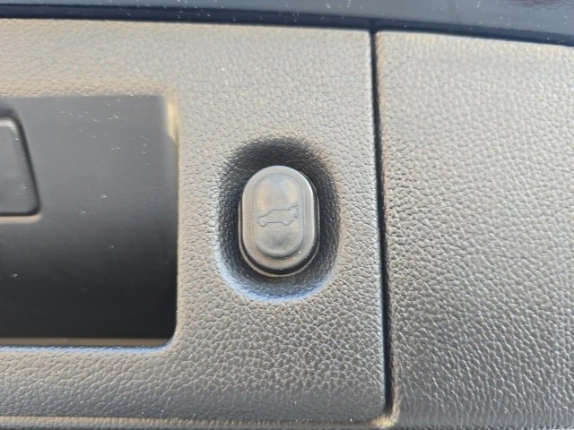 Used 2019 Cadillac Escalade ESV Luxury w/ Escalade Sport Edition image 37