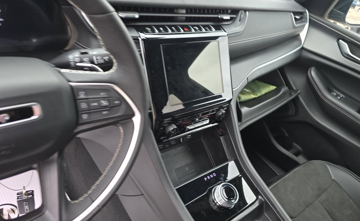 Used 2024 Jeep Grand Cherokee Altitude AWD/4WD image 9