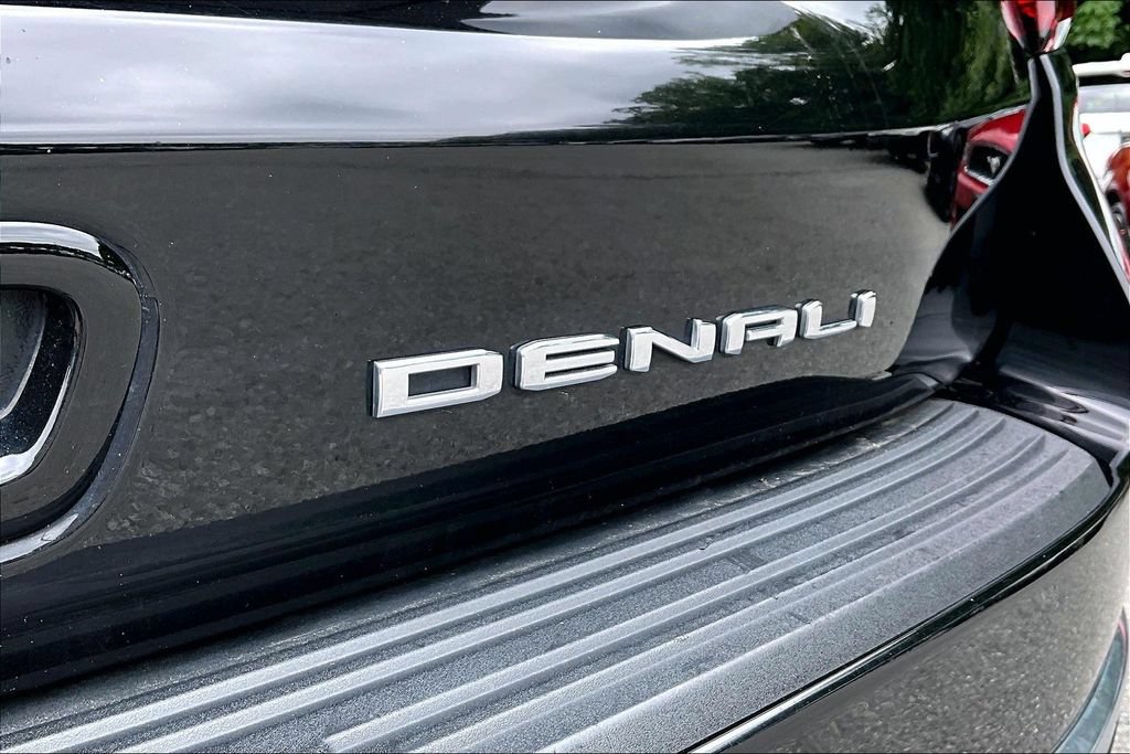 Used 2022 GMC Yukon Denali w/ Denali Premium Package AWD/4WD image 24