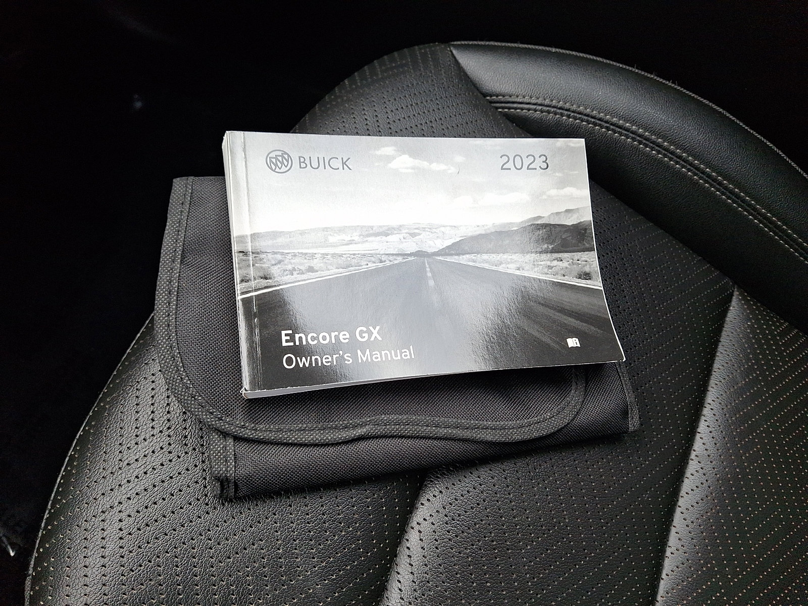 Certified 2023 Buick Encore GX Essence w/ Experience Buick Package image 28